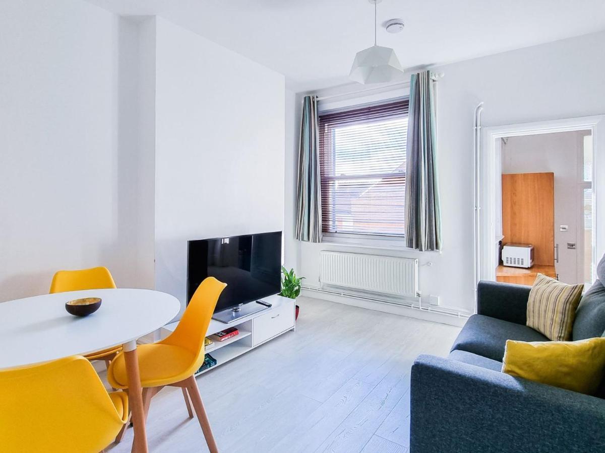 Апартаменти Pass The Keys Wimbledon Hideaway Лондон Екстер'єр фото
