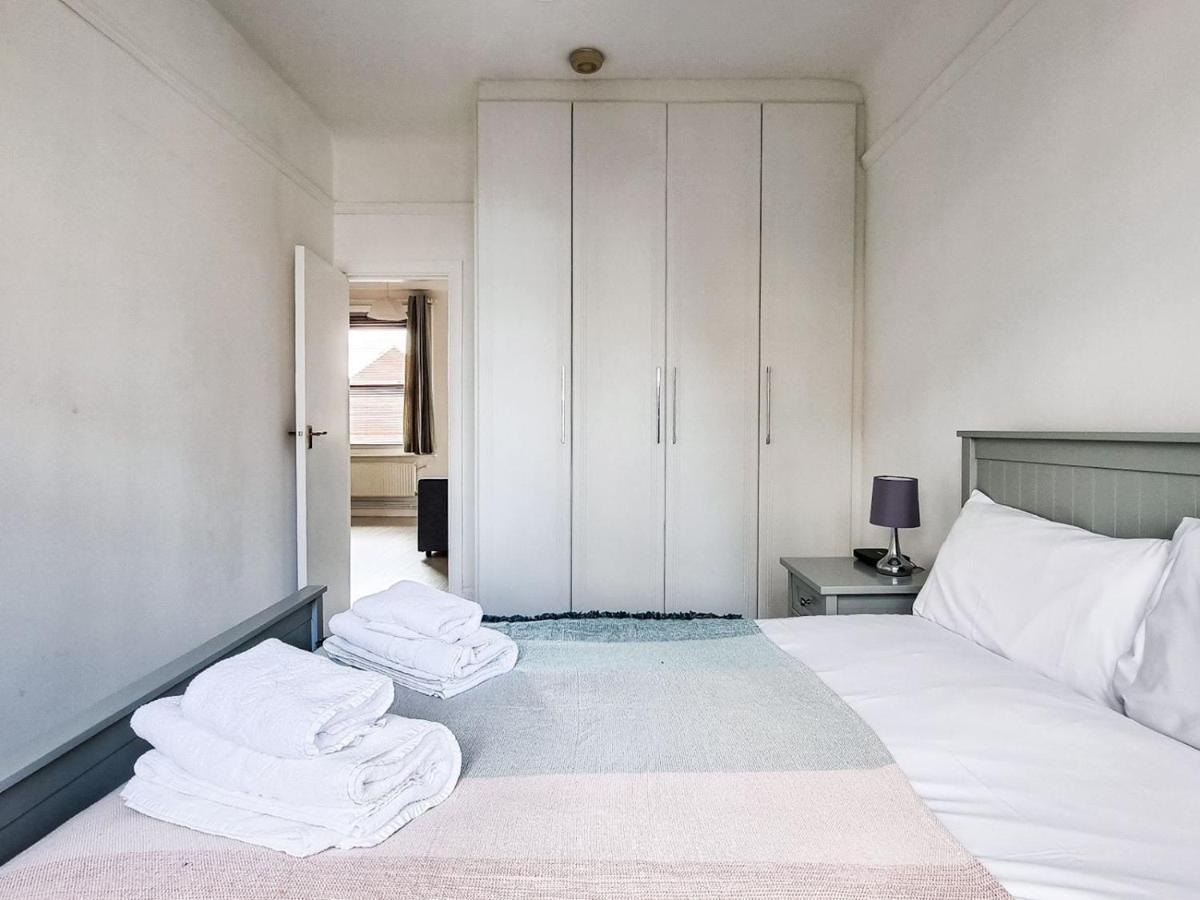 Апартаменти Pass The Keys Wimbledon Hideaway Лондон Екстер'єр фото