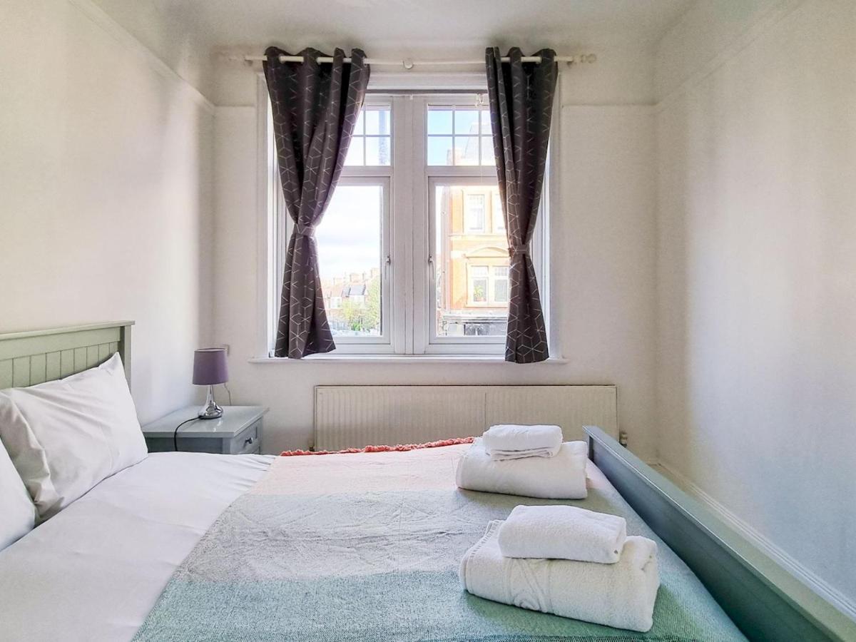 Апартаменти Pass The Keys Wimbledon Hideaway Лондон Екстер'єр фото
