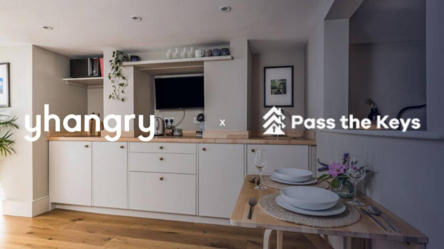 Апартаменти Pass The Keys Wimbledon Hideaway Лондон Екстер'єр фото
